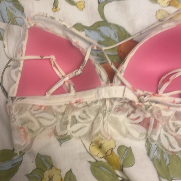 Victoria secret 34d bra bundle like New - Picture 13 of 15